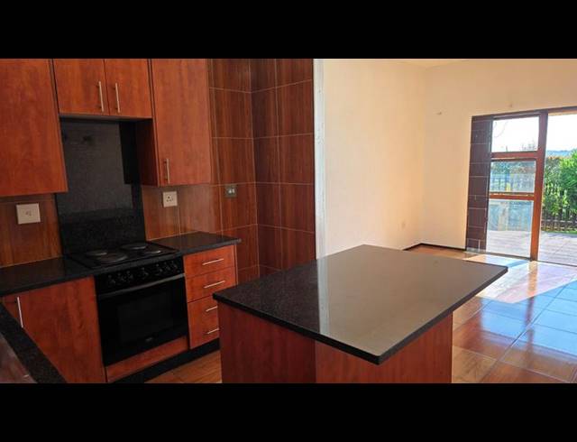 2 BEDROOM APARTMENT FOR SALE IN CONSTANTIA KLOOF